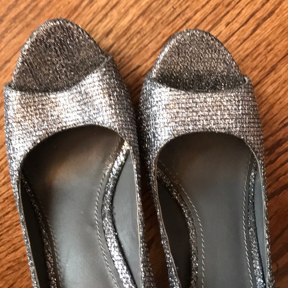 Vera Wang Glitter Metallic Pumps - Picture 4 of 8